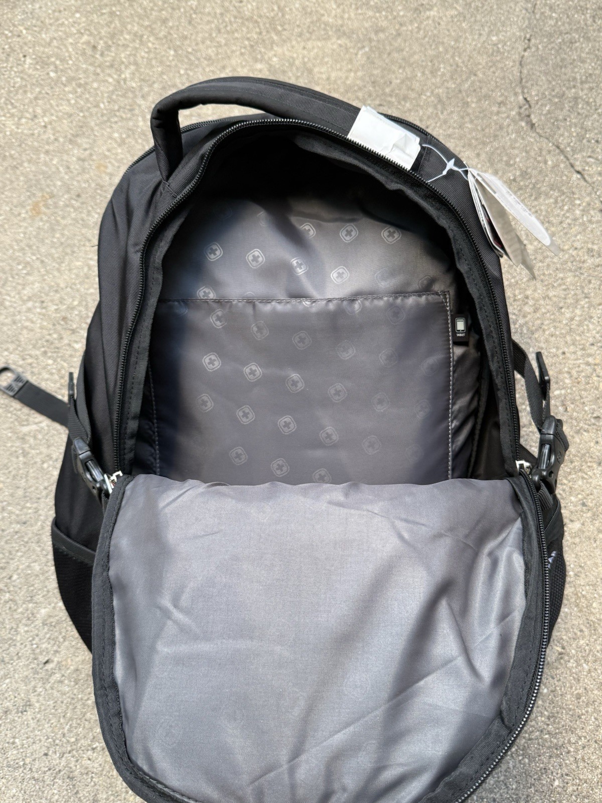 NEW SwissGear Black Computer Backpack with 15″ Laptop Sleeve & Tablet Safe – NWT