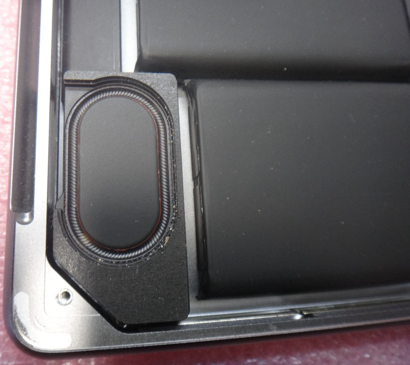 Genuine Apple MacBook Pro 16″ A2485 2021 Top Case w/ Keyboard and Battery A2527