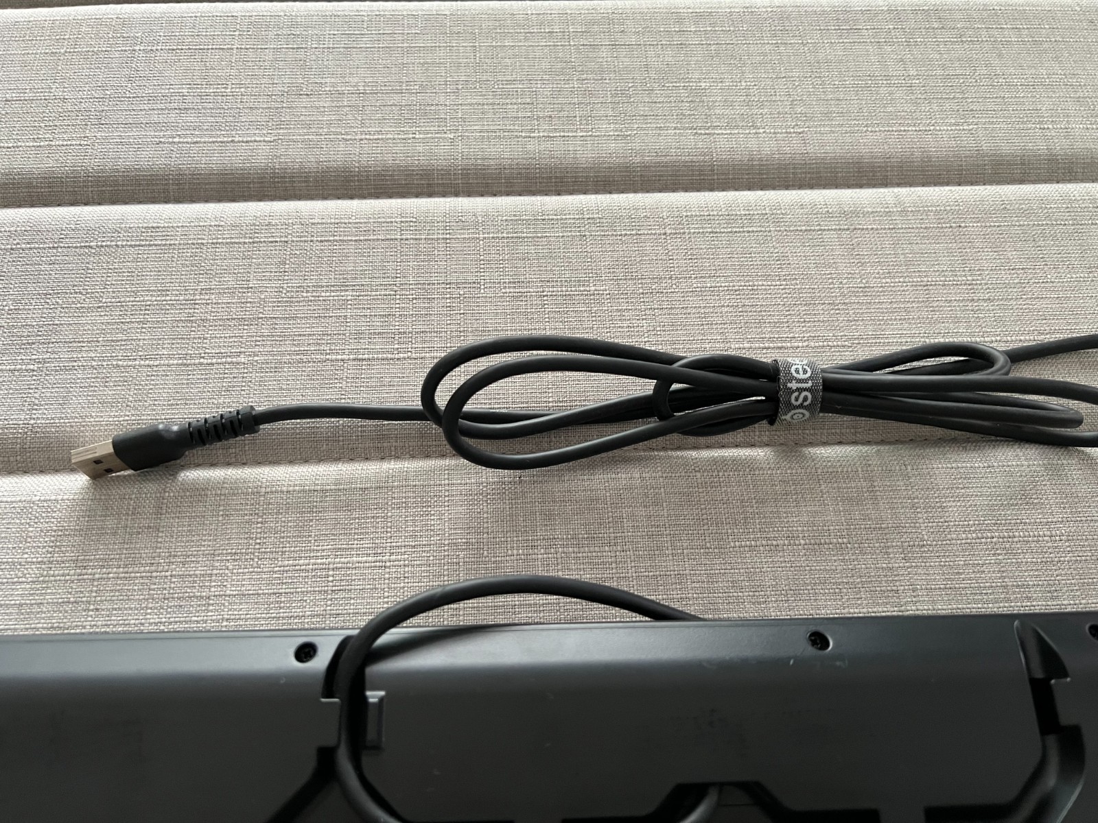 Illuminated SteelSeries Apex3 Wired Mechanical Keyboard Fullsize w Numpad-TESTED