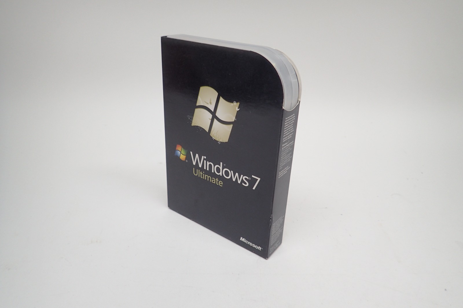 Microsoft Windows 7 Ultimate 32 / 64bit Kit DVD Media + Key Retail Box