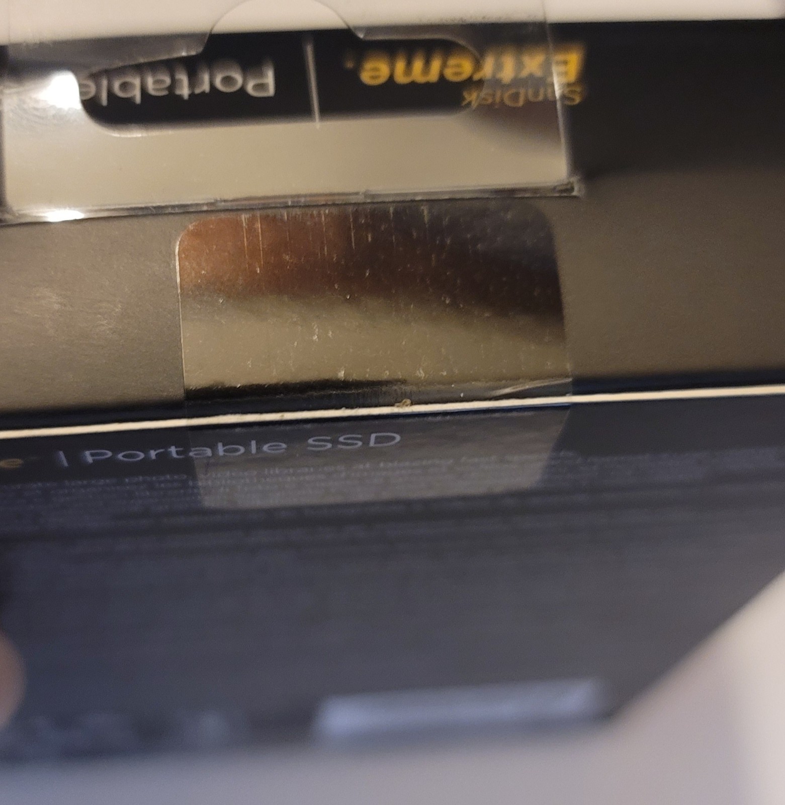 SanDisk Extreme V2 4TB USB-C Portable External SSD(SDSSDE61-4T00-G25) BOX DAMAGE