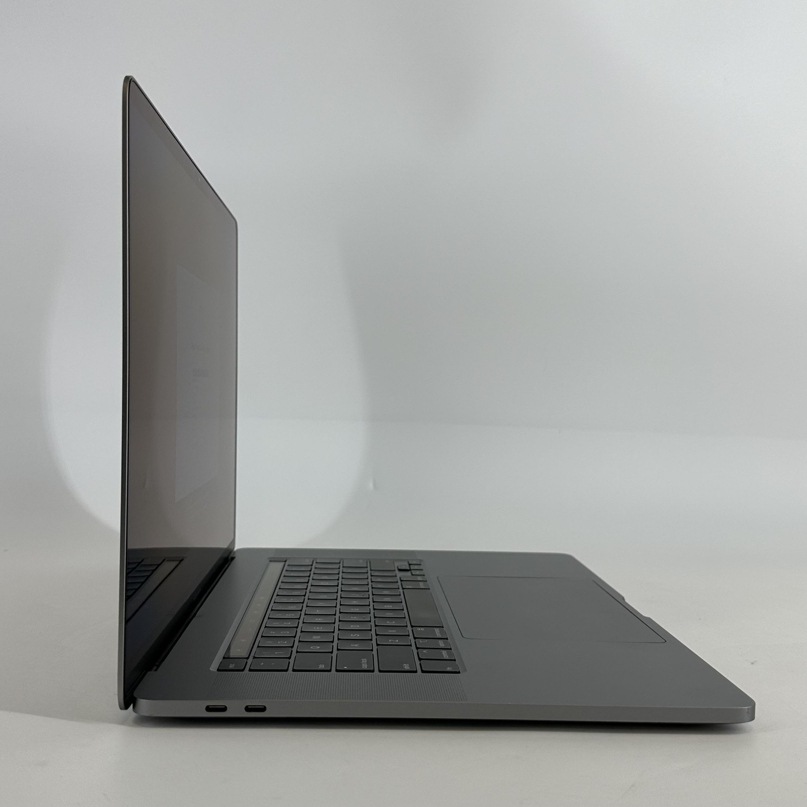 MacBook Pro 16 Touch Bar Space Gray 2019 2.4GHz i9 32GB 2TB SSD Radeon Pro 5500M