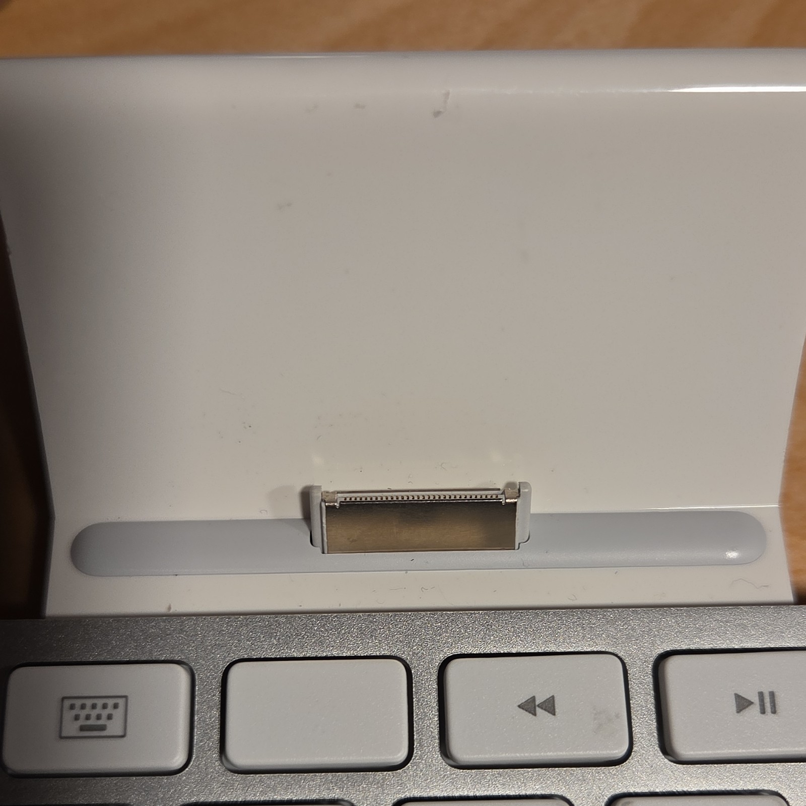 Apple A1359 iPad Keyboard Dock White 2010 QWERTY English Line-Out UNTESTED