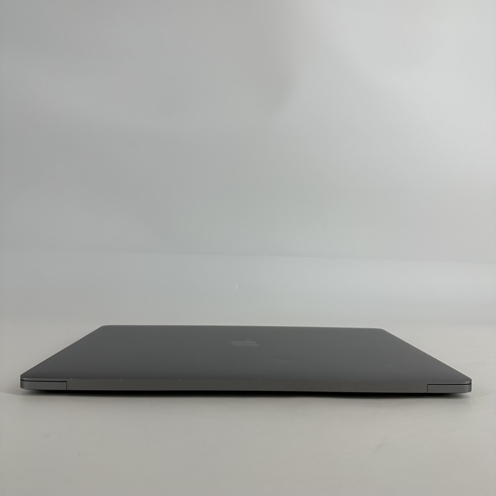 MacBook Pro 16 Touch Bar Space Gray 2019 2.4GHz i9 32GB 2TB SSD Radeon Pro 5500M