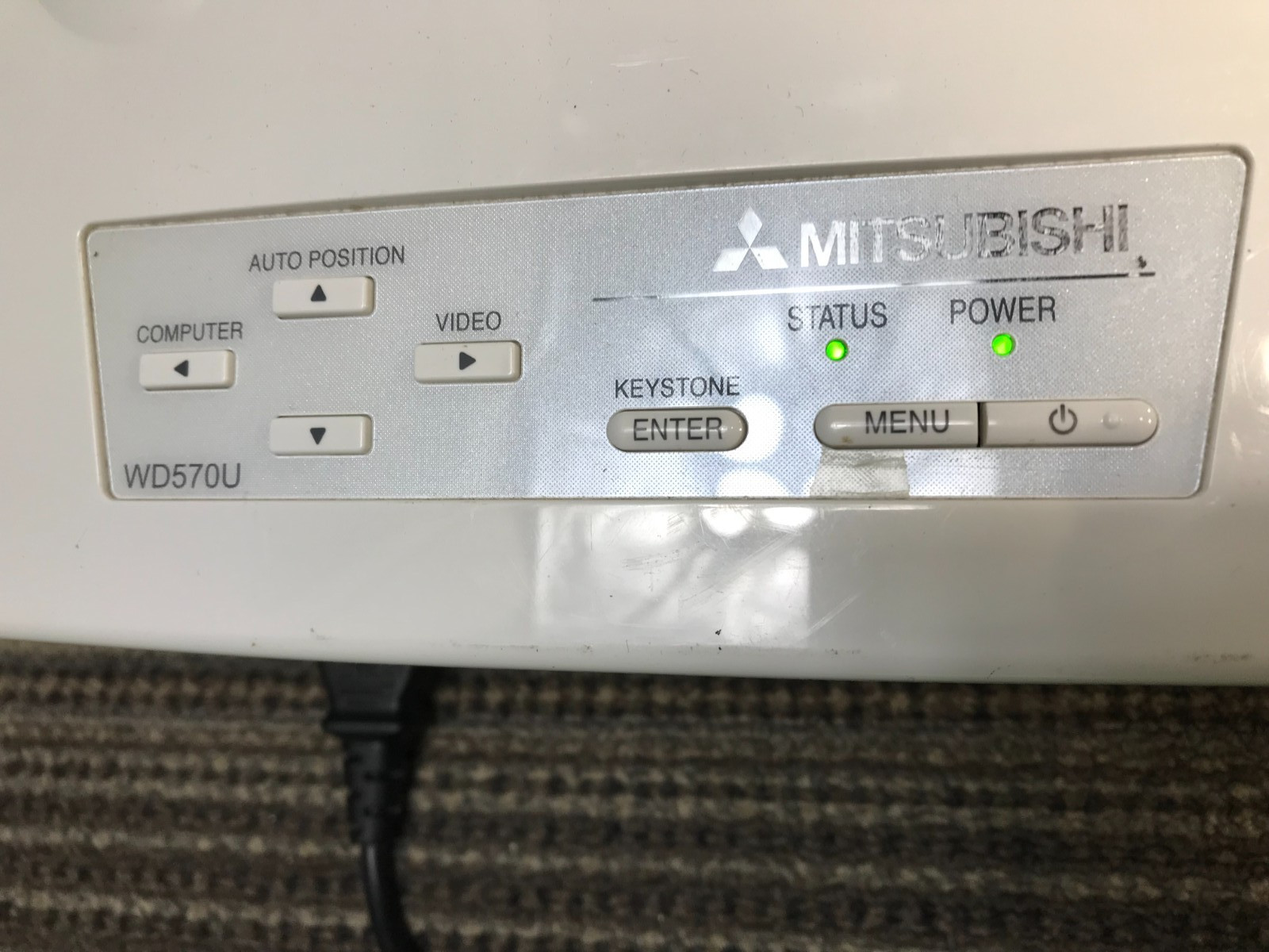 Mitsubishi WD570U DLP Projector 3500 Lumens Home Theater 3D Ready /840 LAMP HRS.