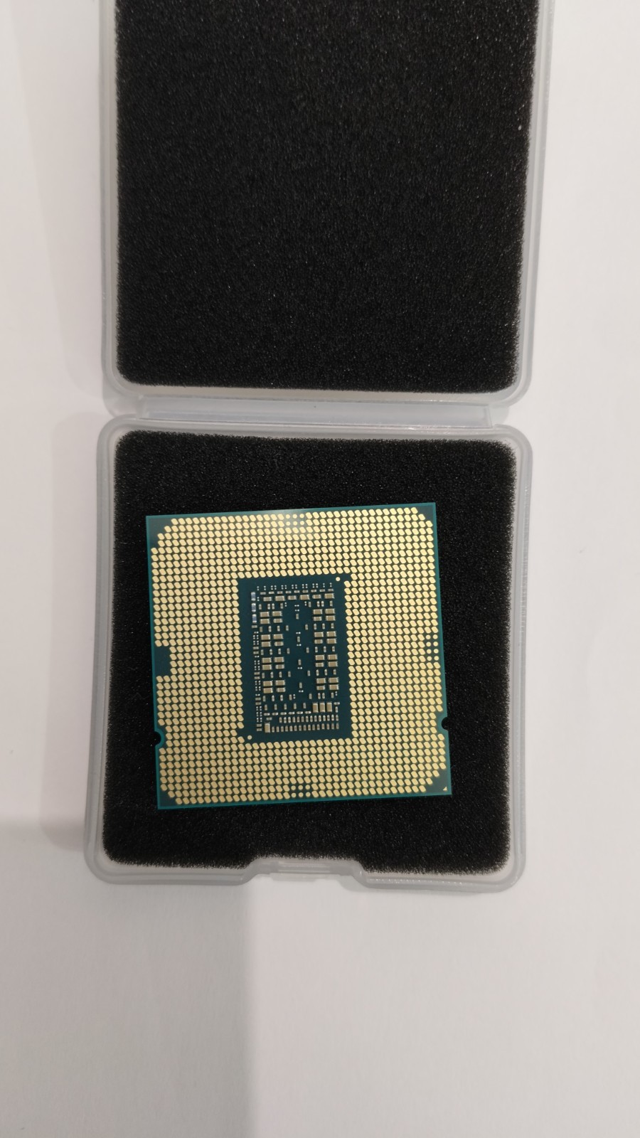 Intel Xeon E-2336 SRKN5 2.90GHz 6-Core LGA1200 CPU 12MB L3 1.5MB L2