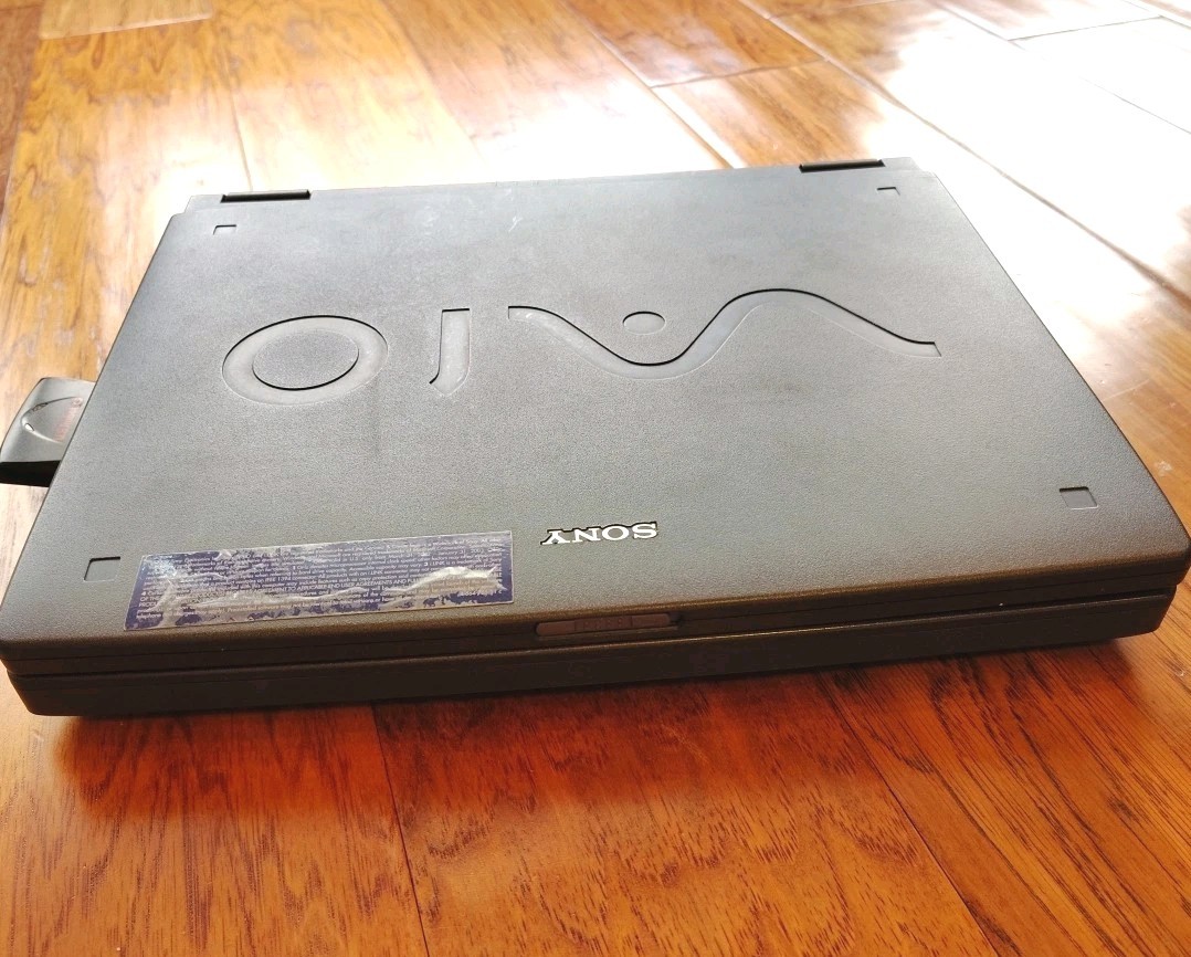Sony VAIO Notebook Computer PCG-9E1L Laptop For Parts Or Repair