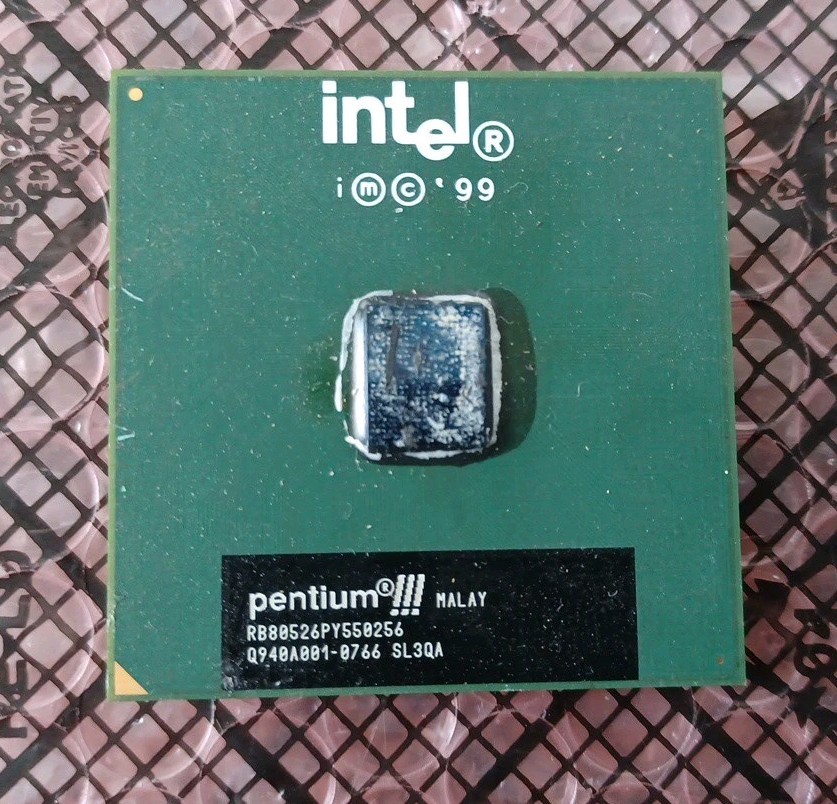 Intel Pentium III 550MHz SL3QA CPU 550/256KB Socket 370 Processor