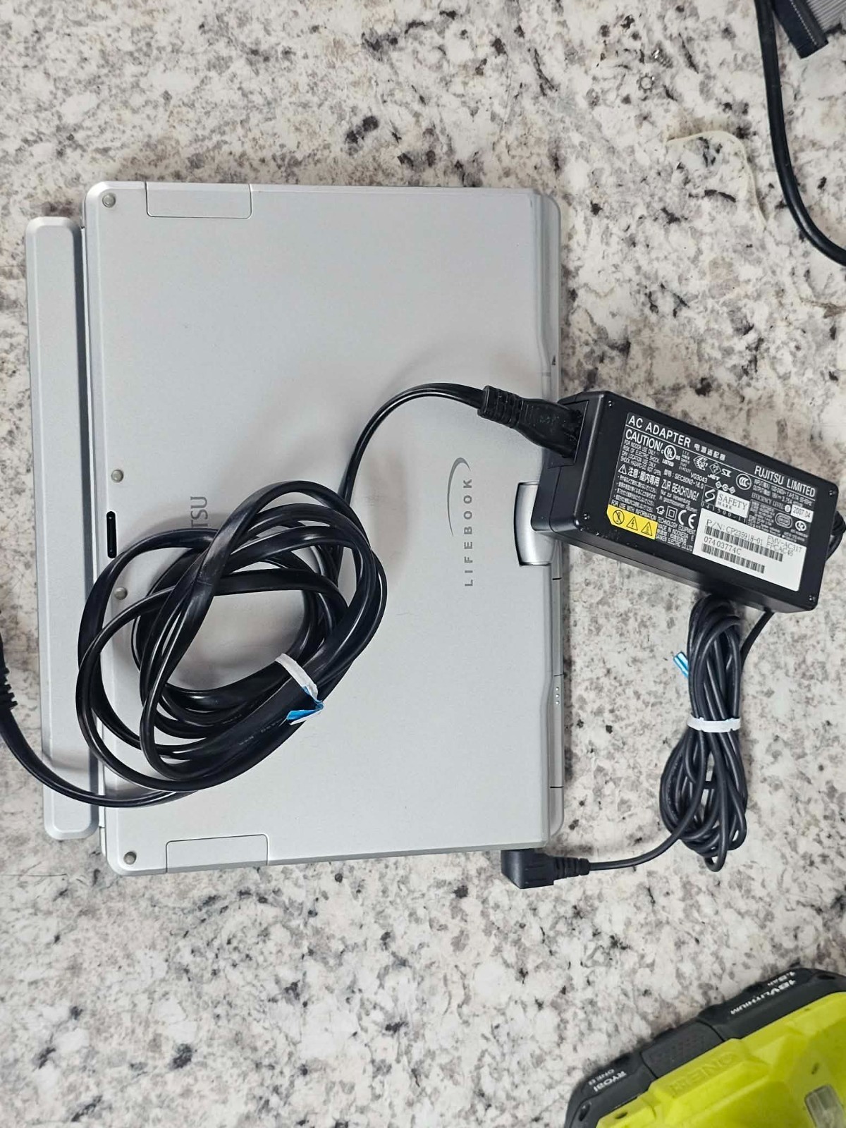 Vintage Fujitsu LifeBook P1510D Windows XP Convertible Laptop/Tablet PC Works