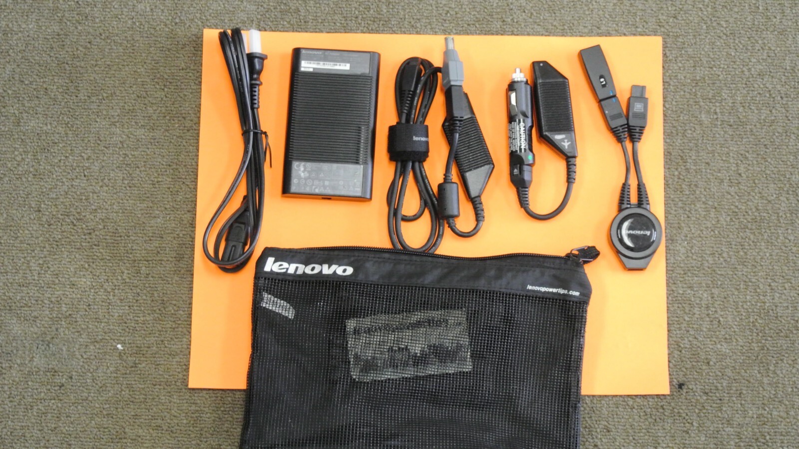 Genuine Lenovo 90 watt AC Adapter with Multi tip Car power Adapter 41R4538