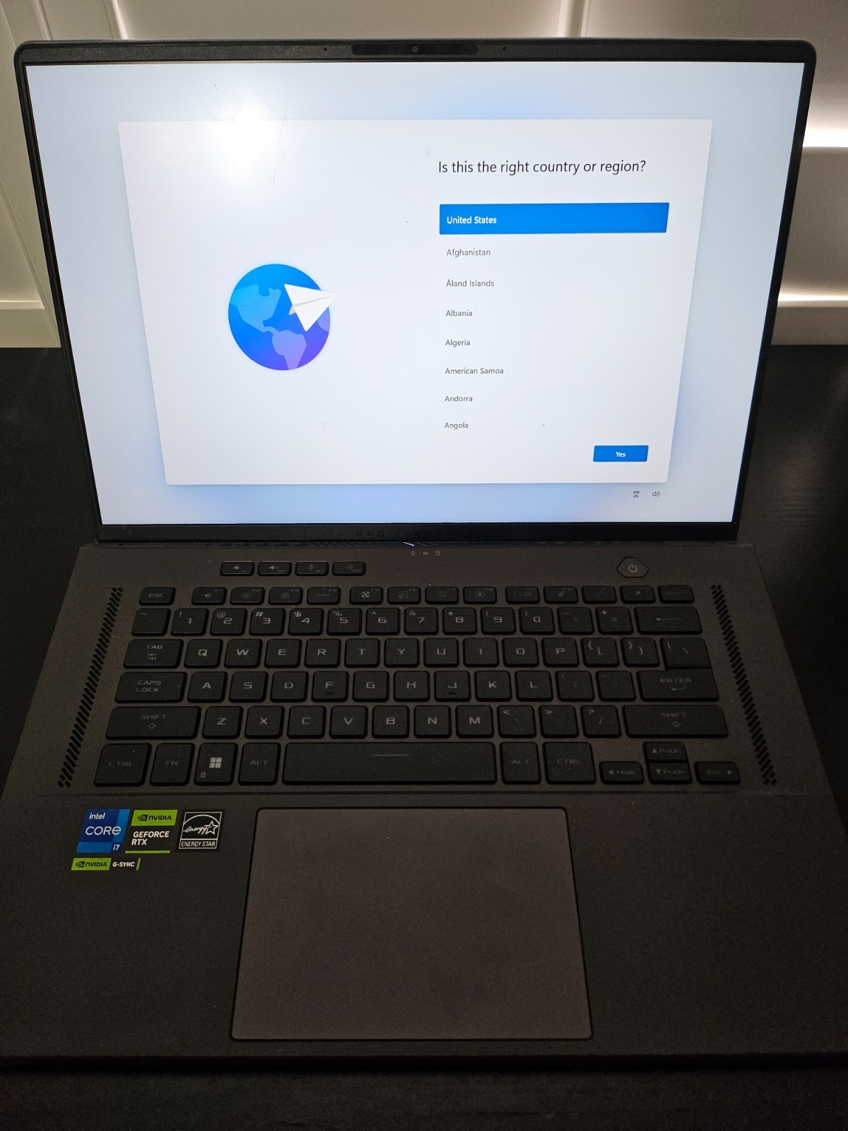ASUS ROG Zephyrus G16 16″ 165Hz Gaming Laptop – 16GB RAM Intel 13th Gen Core i7