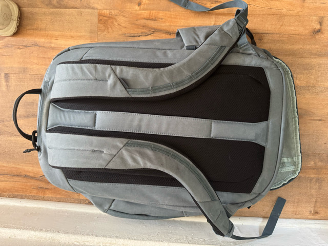 Thule Aion 40L Travel Backpack – DARK SLATE! Gorgeous blue gray