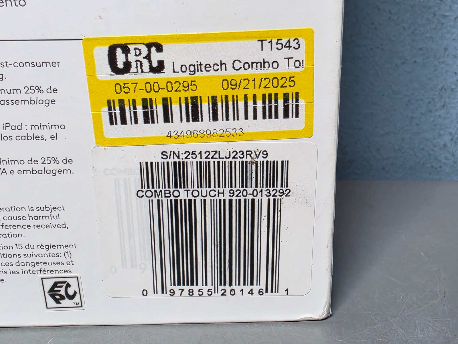 Logitech Combo Touch for iPad 10th Generation A16 Keyboard Folio w/ Touchpad New