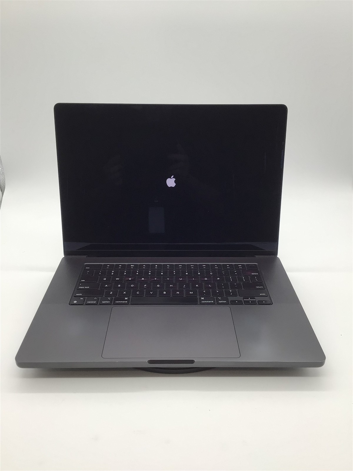 Apple A2991 MacBook Pro 16″ Apple M3 Pro/36GB RAM/1TB SSD – MacOS 26.4 Tahoe