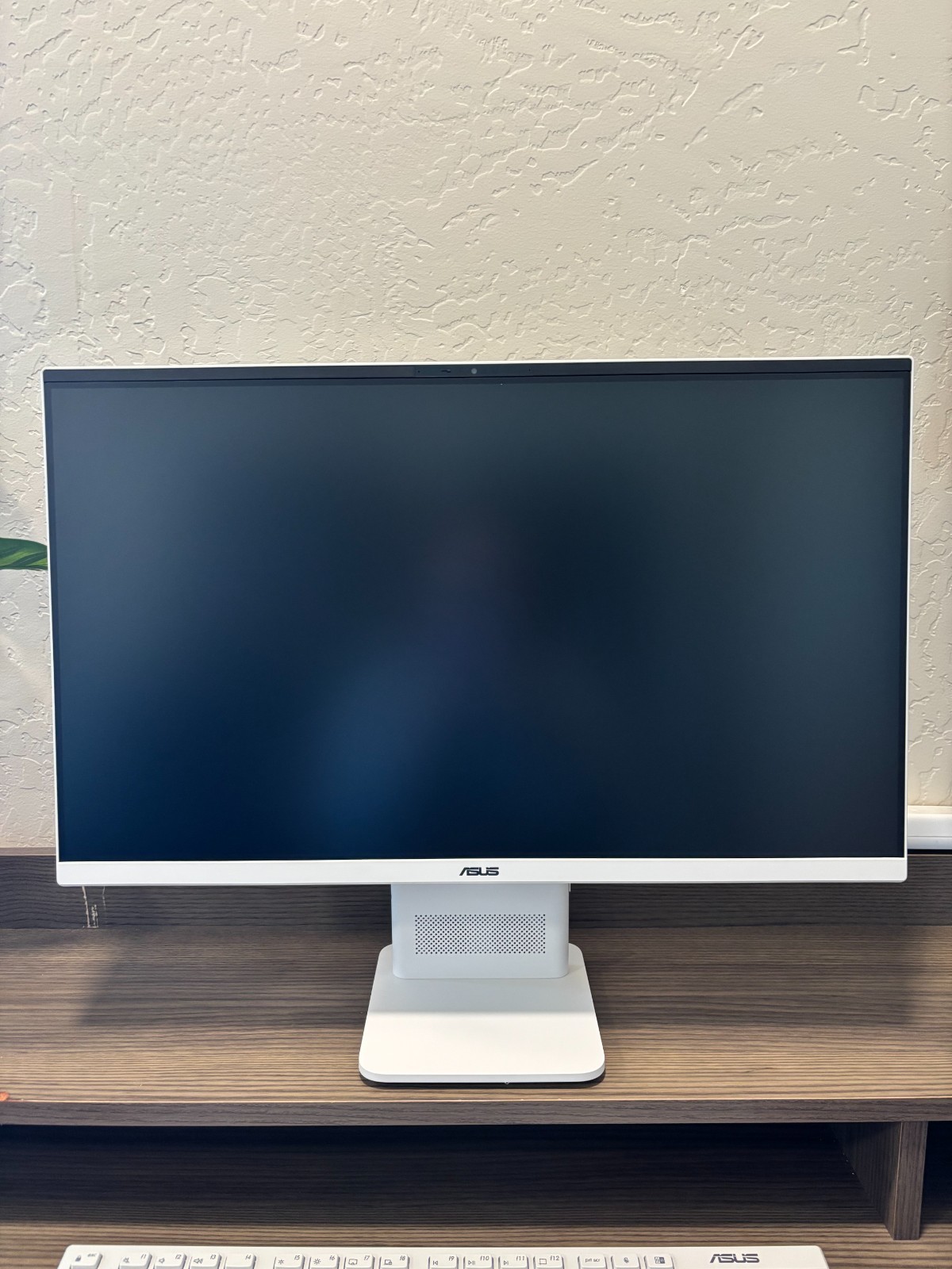 ASUS VM441 24″ FHD Touchscreen All-in-One – Snapdragon X – 16GB- 2026 Open Box!