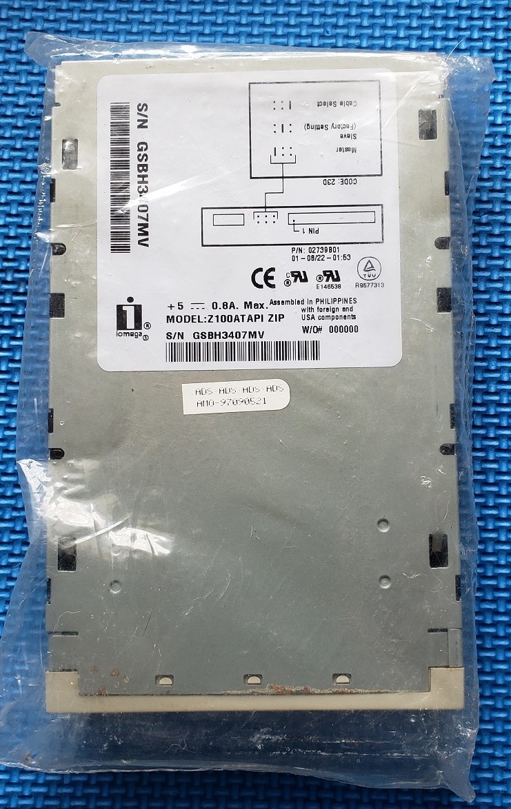 Genuine IOMEGA Z100ATAPI 100MB SuperFloppy Internal IDE ZIP drive **NEW / NOS**