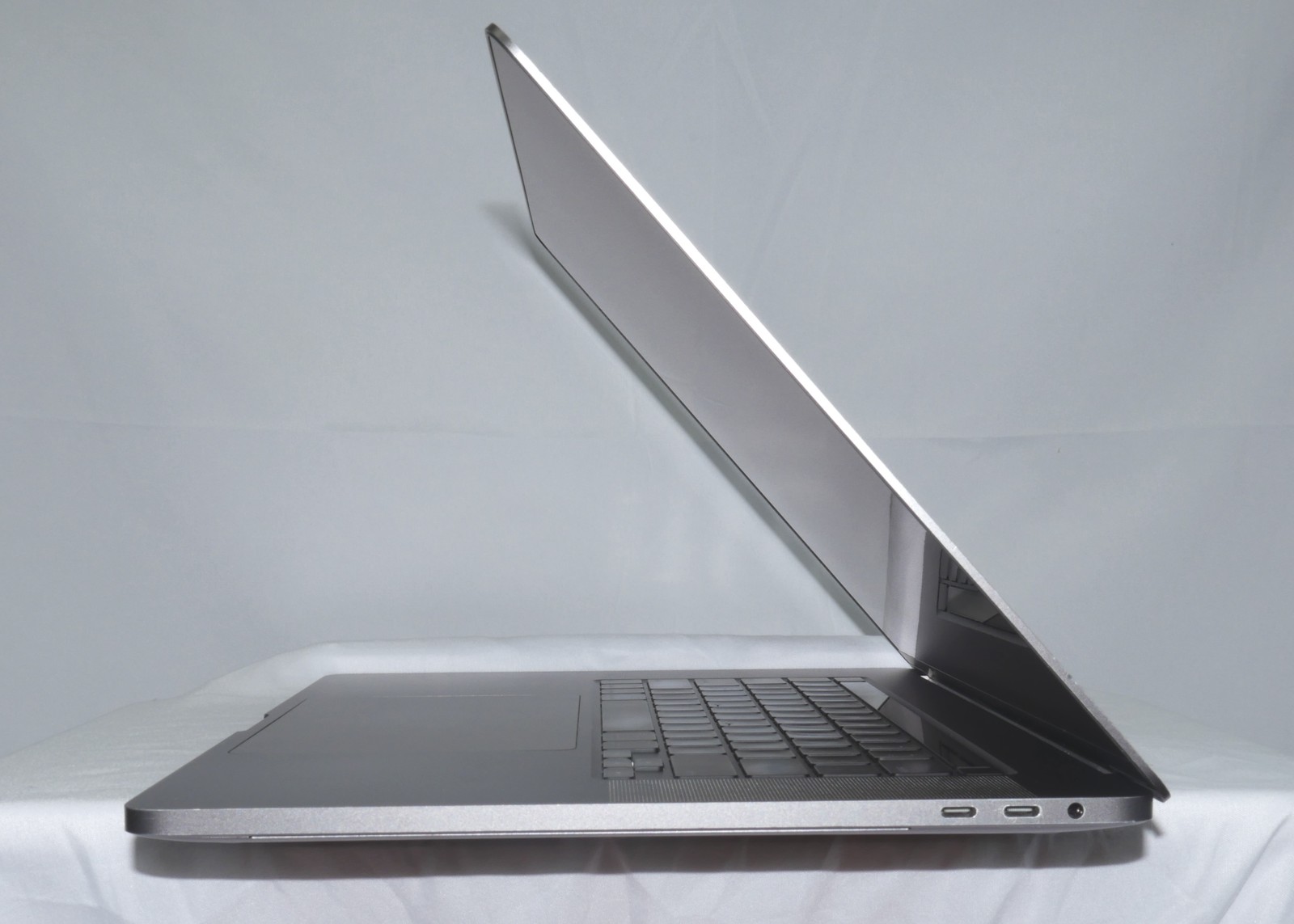 Apple MacBook Pro i9-9880H 2.3GHz 1TB 32GB MVVM2LL/A Pro 5500M Space Gray NO AC