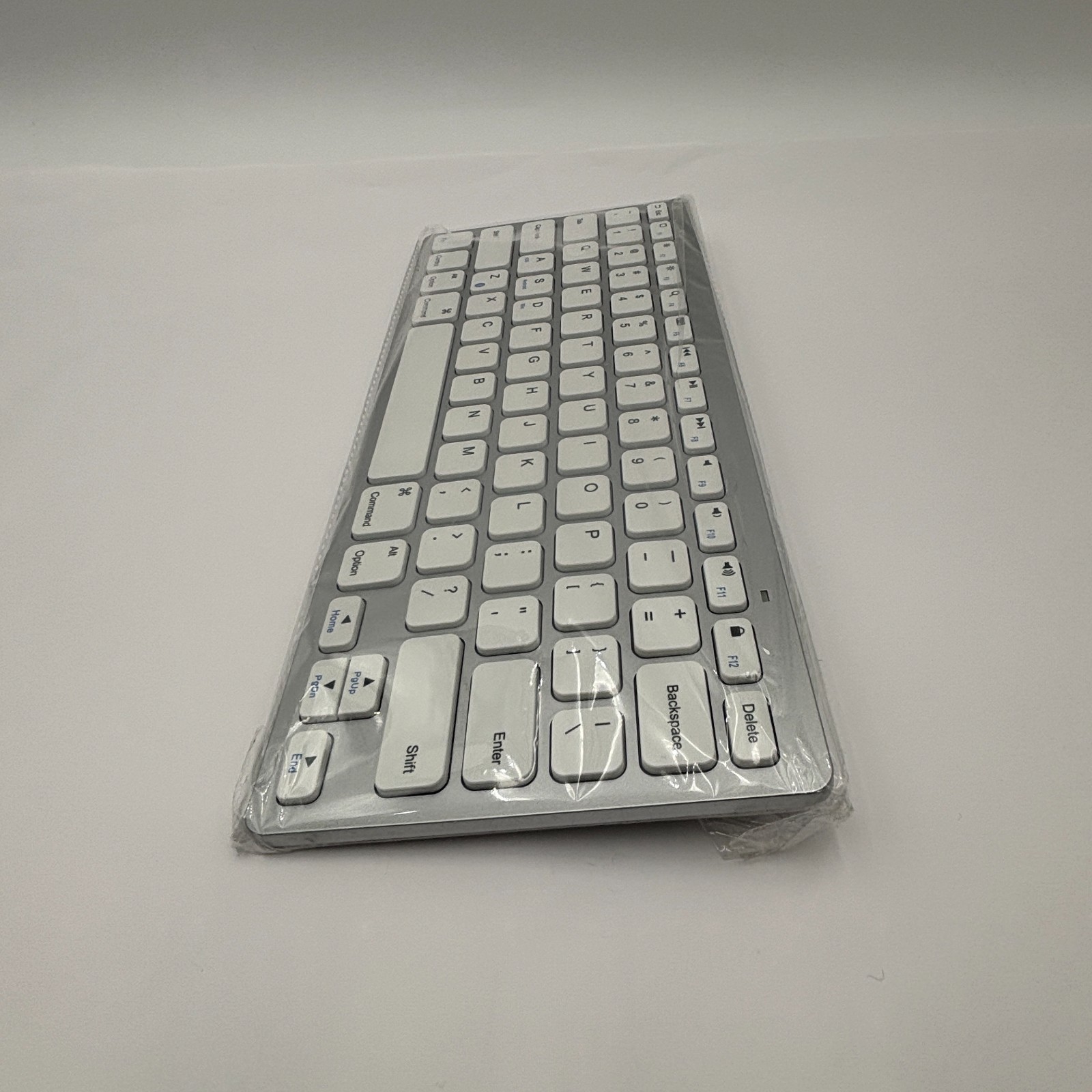 Anker Ultra Slim Bluetooth Keyboard – White – WiFi+Bluetooth – New Open Box