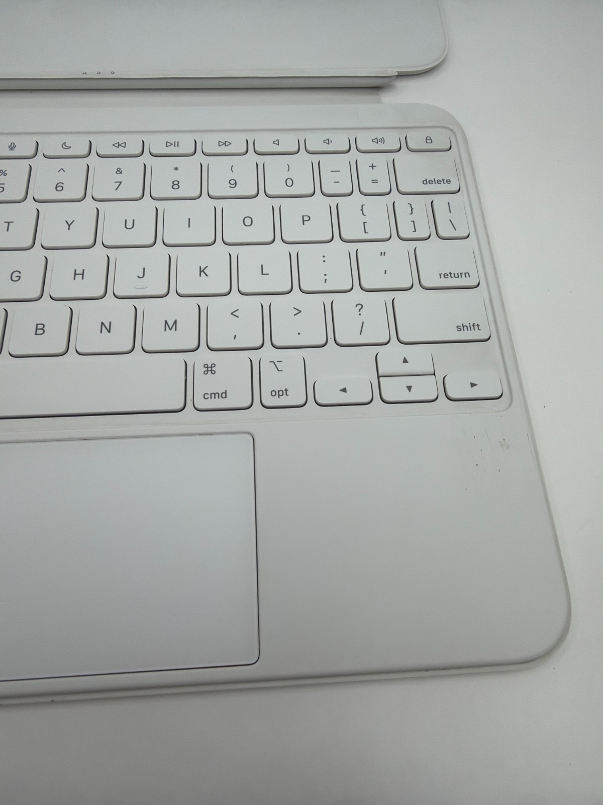 Apple Magic Keyboard Folio Case for Apple iPad 10.9″ A16 10th Gen white preowned