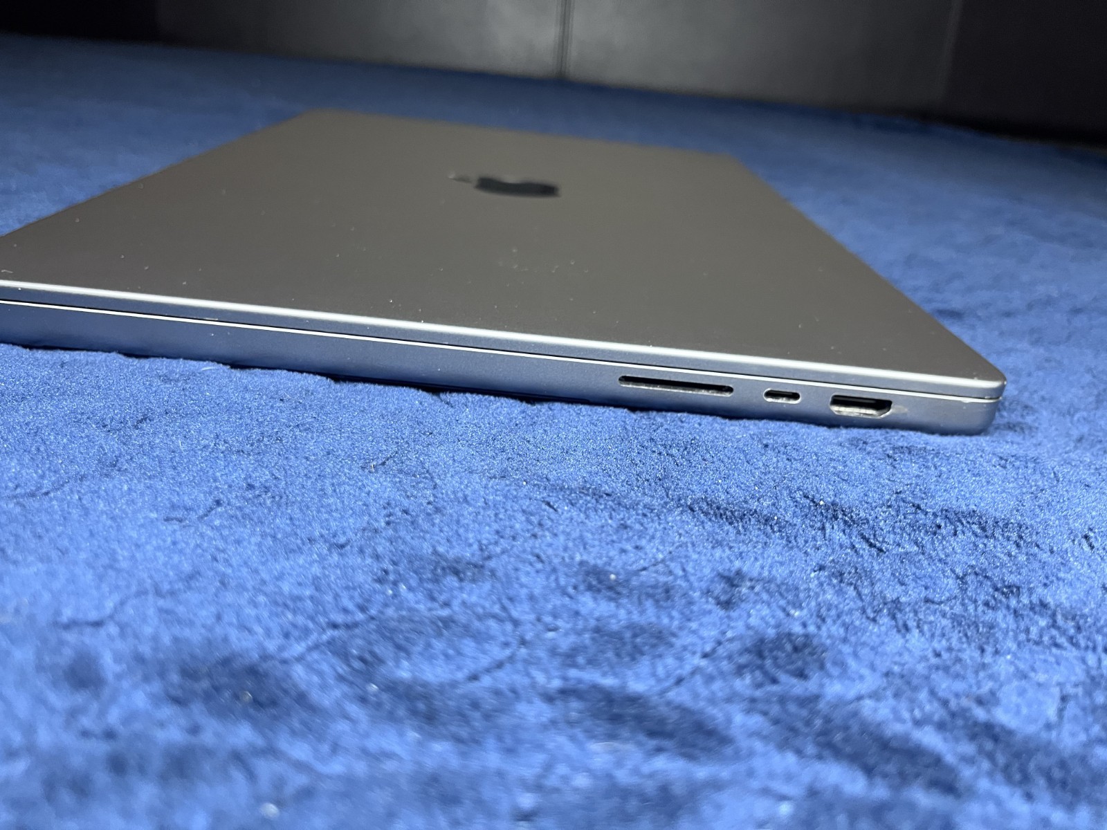 Apple MacBook Pro A2485 M1 Pro Chip – 16GB RAM – 1TB SSD – Tahoe OS – 2021