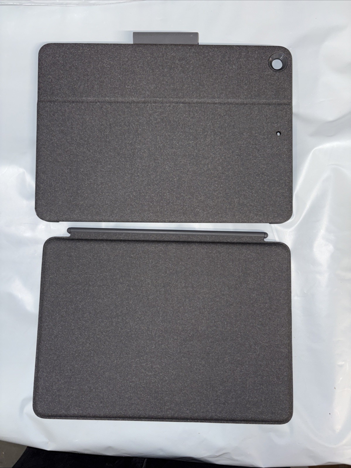 Logitech 920009608 Combo Touch Keyboard Case for Apple iPad – Graphite