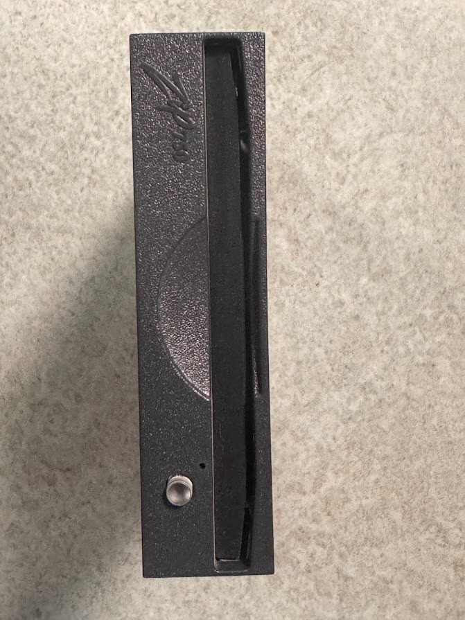 Iomega Z750ATAPI 750MB Internal 3.5″ IDE P-ATA ZIP Drive Black Bezel