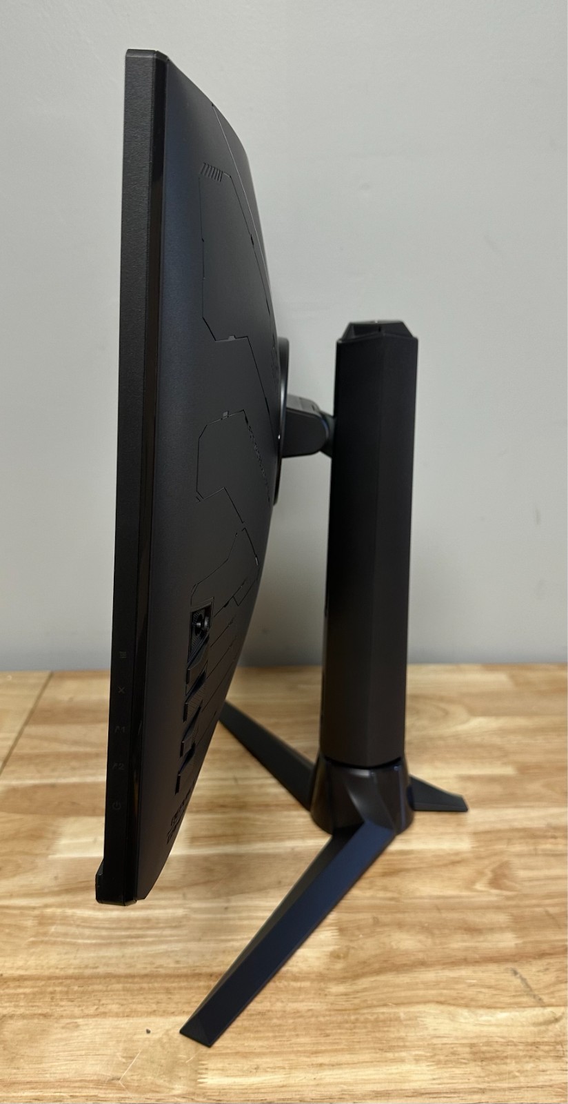ASUS ROG XG27AQV 68.6 cm (27″) 2560 x 1440 Curved Monitor