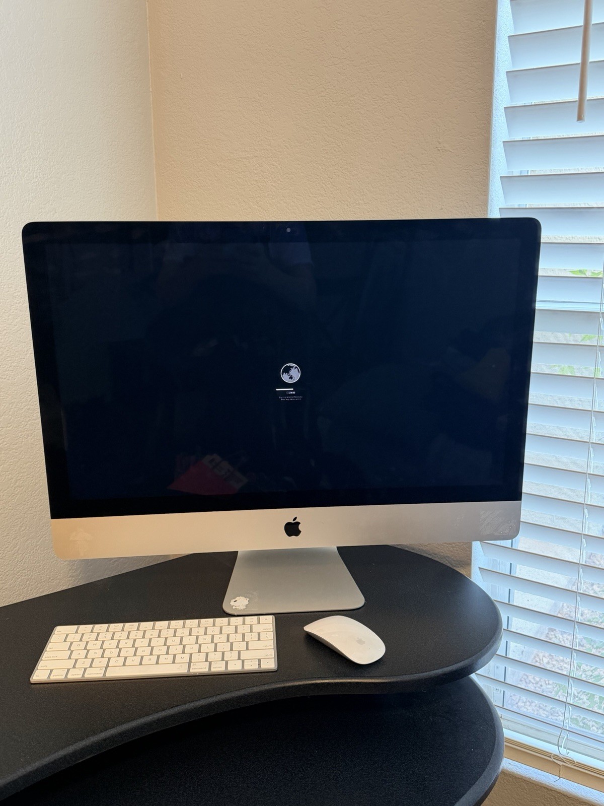 Apple iMac All-in-One Desktop Silver w/ Keyboard & Mouse USB-A Thunderbolt