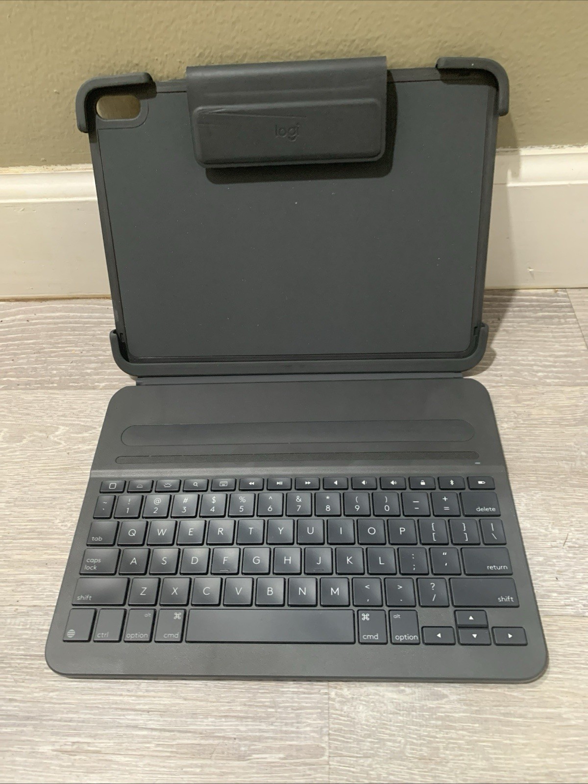 Logitech Slim Folio Pro Backlit Keyboard Case For Apple iPad Pro 11 (920-009121)