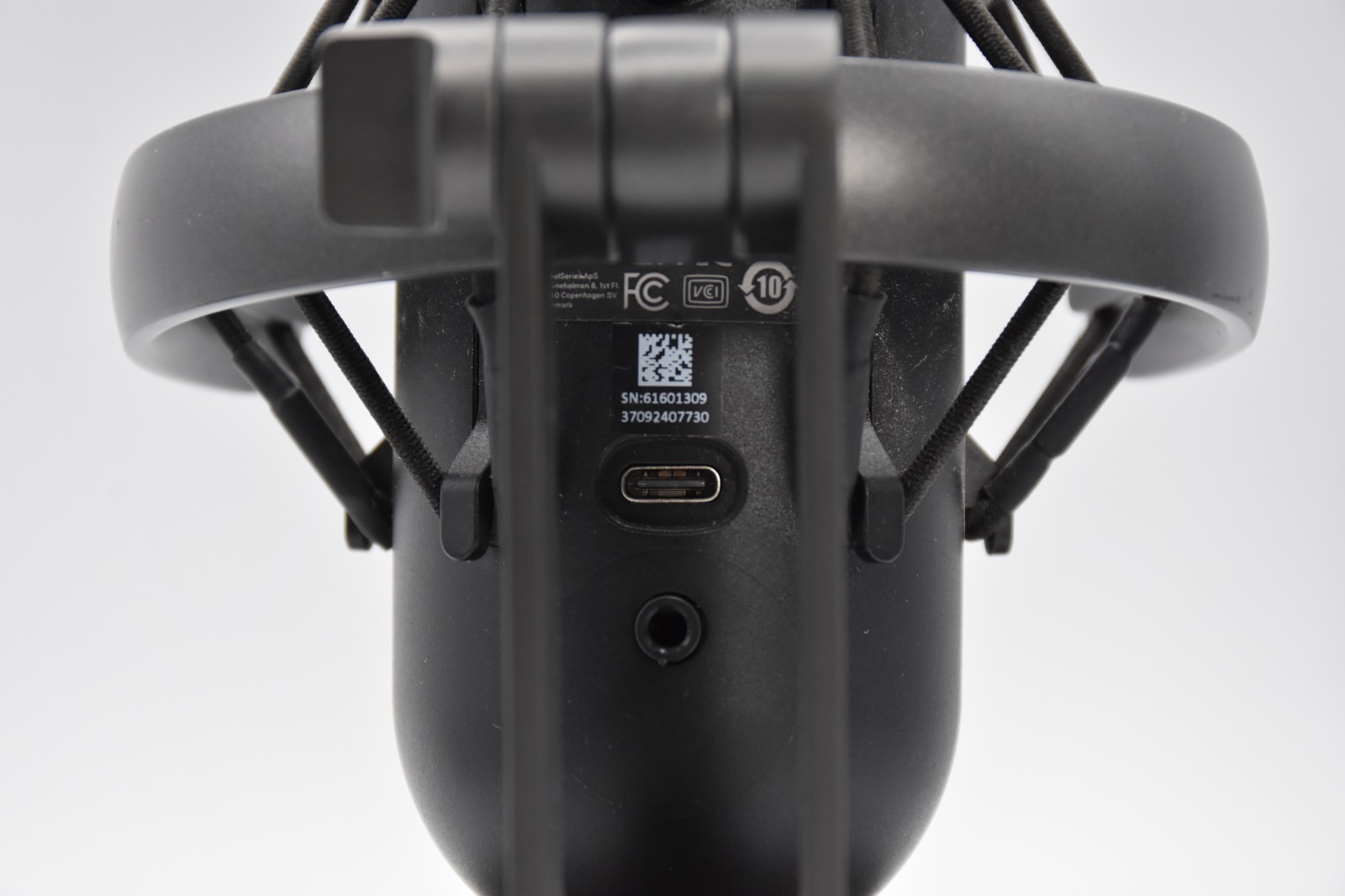 SteelSeries Alias USB Gaming Microphone w/ Shock Mount & USB-C Cable