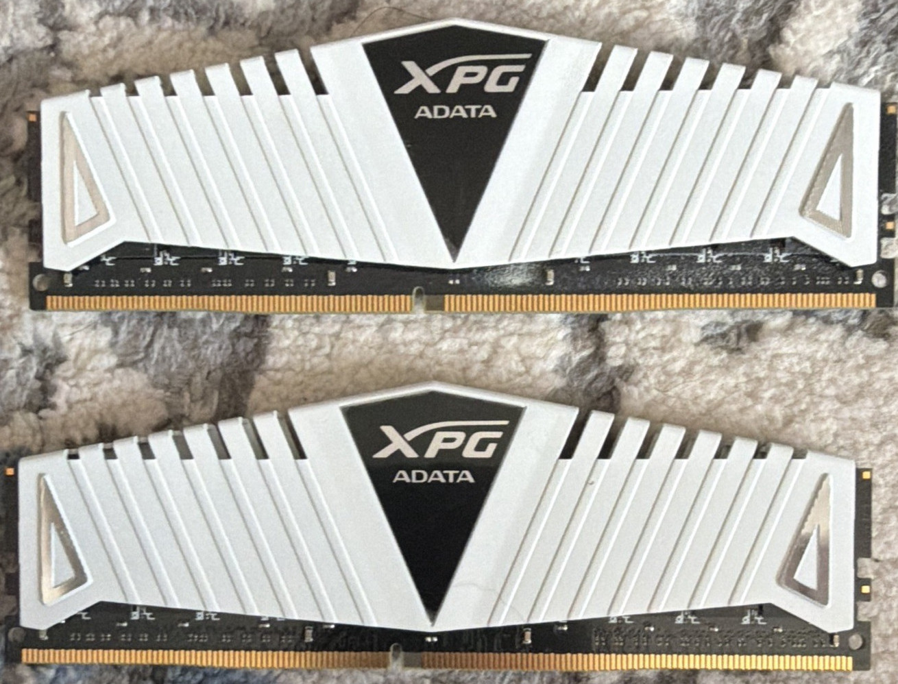 XPG ADATA 16GB (2x8GB) DDR4-2800 PC4-22400 288-Pin DIMM AX4U2800W8G17-BWZ