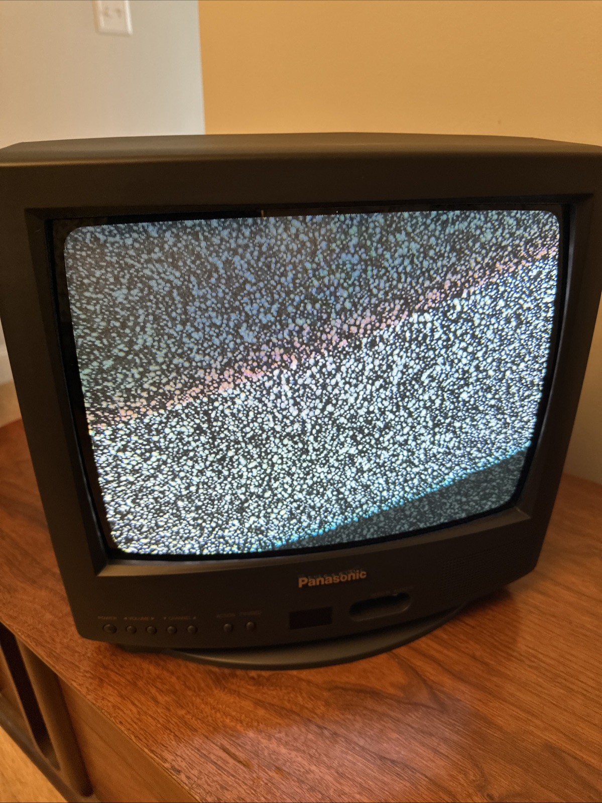 Panasonic 13 In Color Television CT-13R18 CRT-TV In Original Box W/Remote