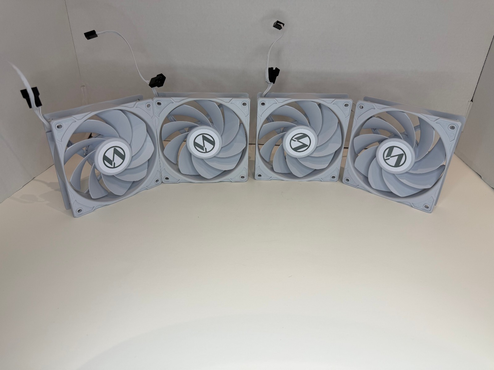 *Fans Only* Lian Li Basic Case Fans Reverse Blade 120mm White 4-Pack