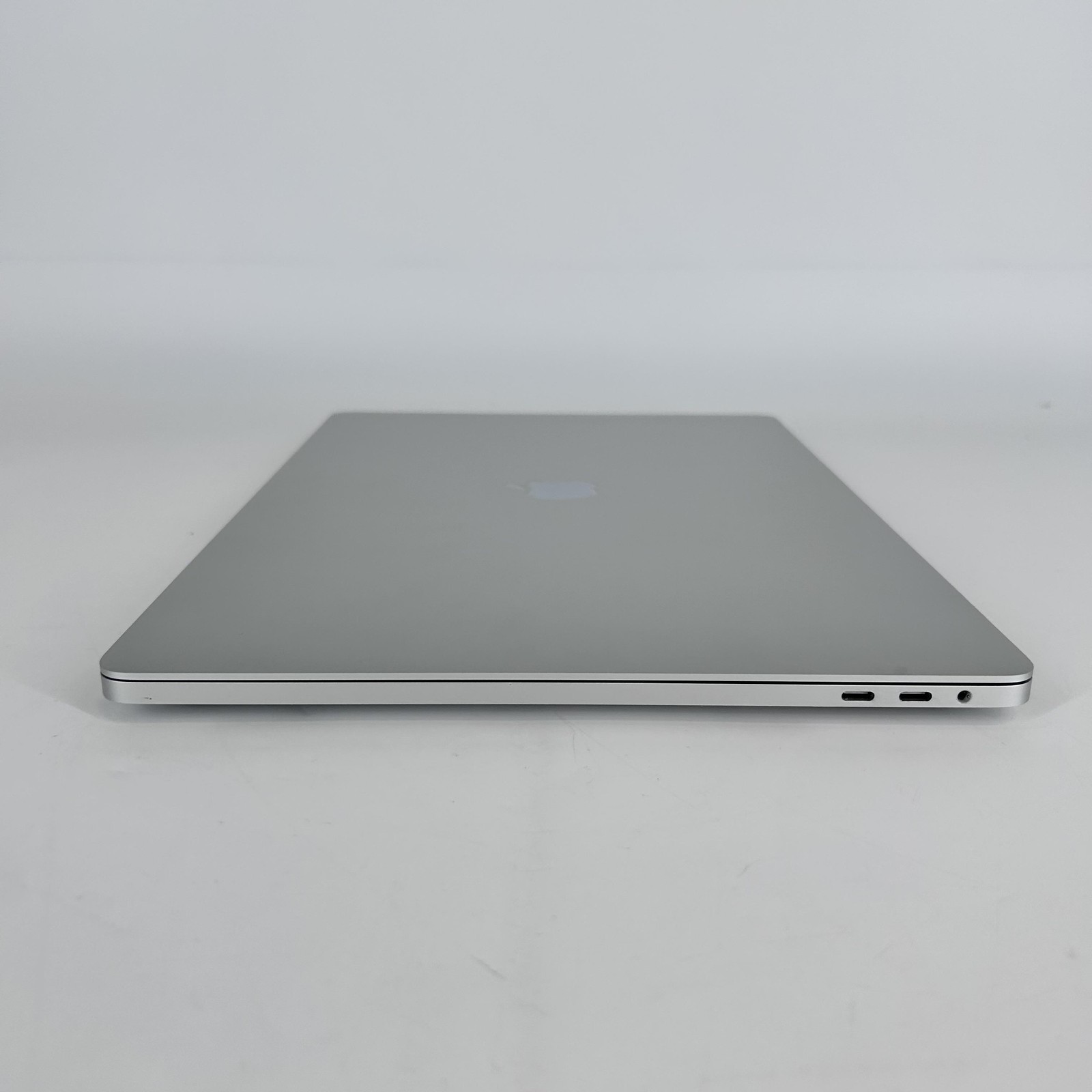 MacBook Pro 16 Touch Bar Silver 2019 2.4 GHz i9 32GB 4TB SSD Radeon Pro 5500M