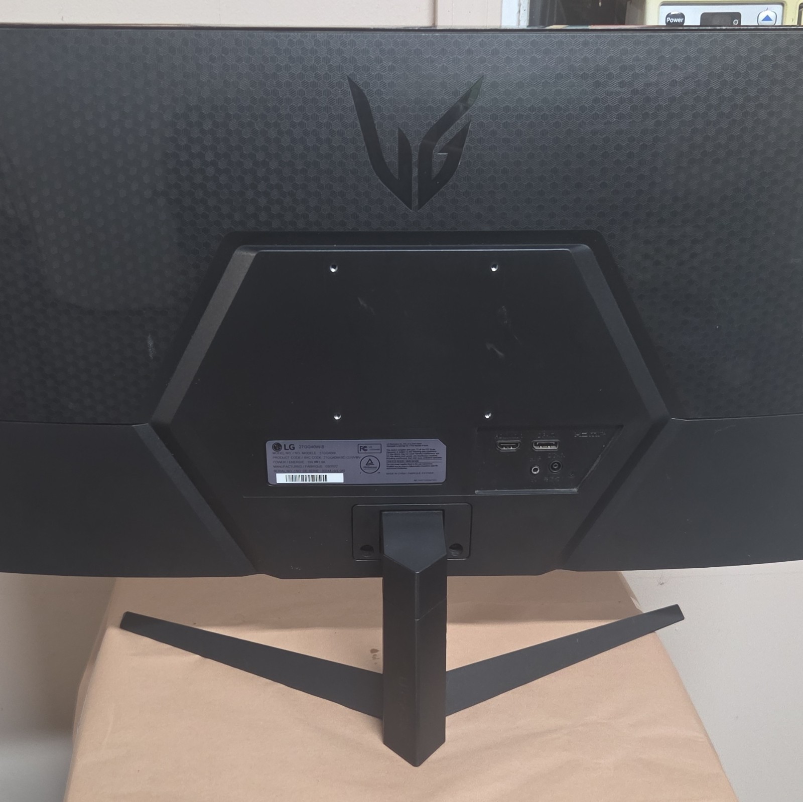 LG UltraGear 27GQ40W-B 27″ FHD 165Hz 1ms Gaming Monitor HDMI/DP Black