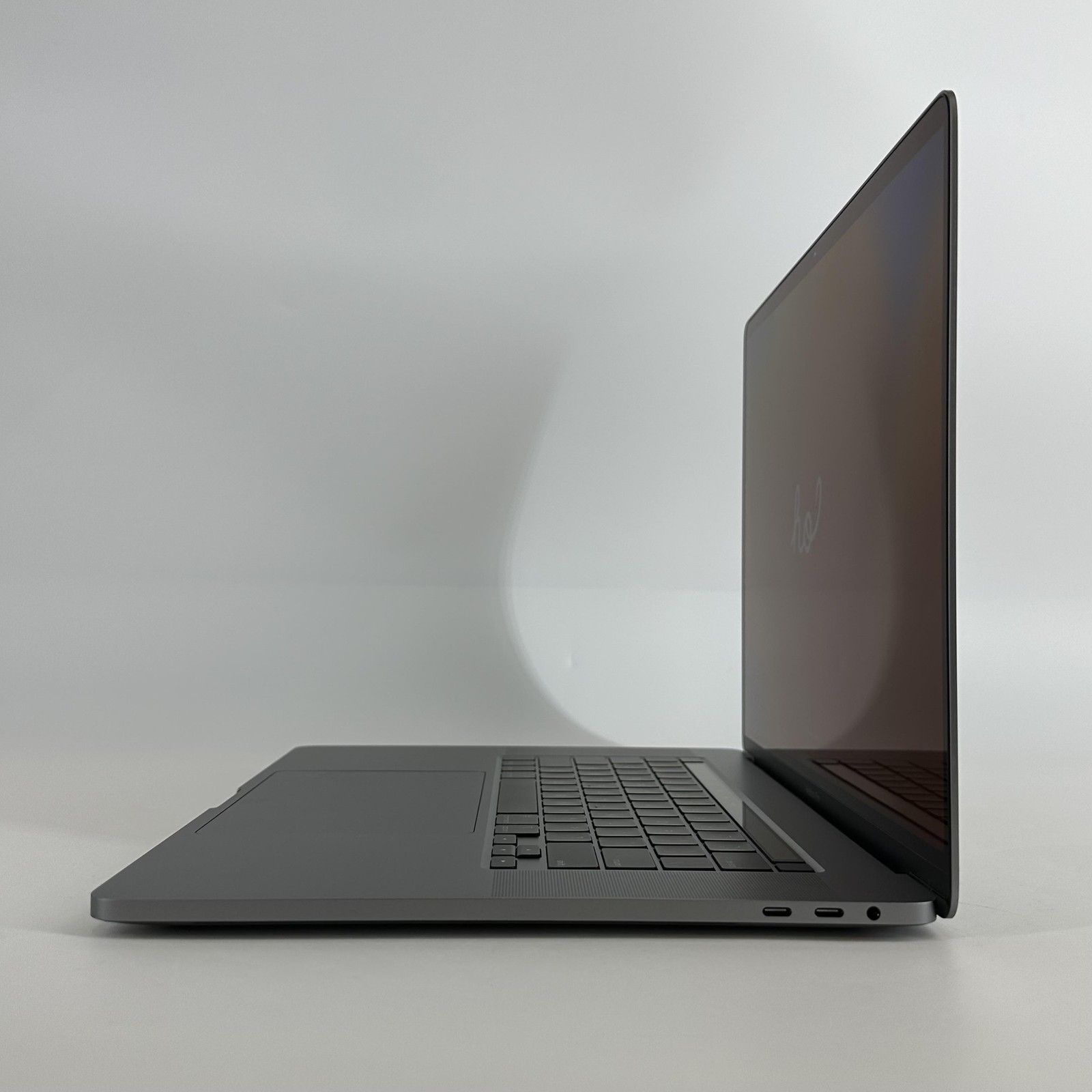 MacBook Pro 16 Touch Bar Space Gray 2019 2.4 GHz i9 32GB 1TB Radeon Pro 5500M