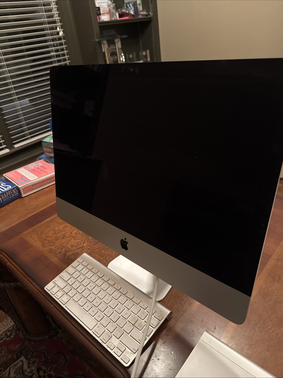 Apple iMac A1418 21.5 inch (1TB, Intel Core i5 5th Gen., 1.60GHz, 8GB) Desktop –