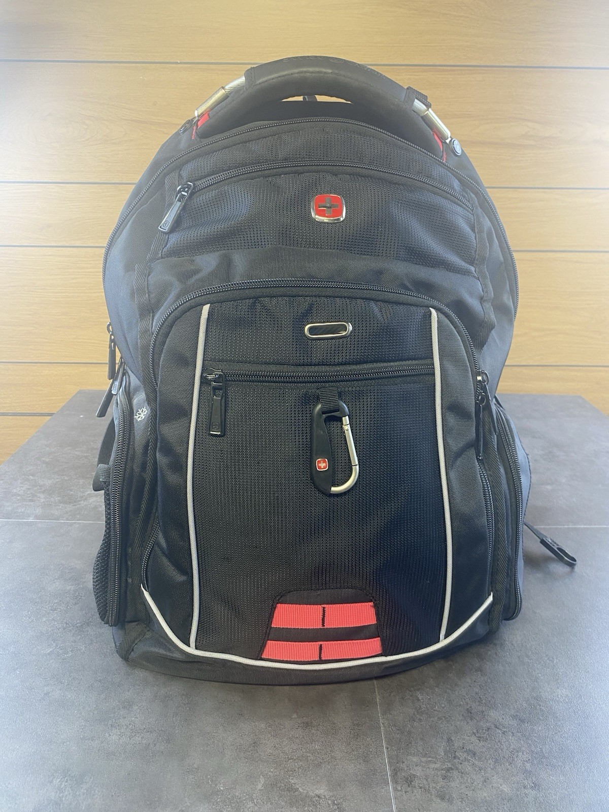 Swiss Gear Scan Smart Laptop Airflow Backpack Black/Gray_CLEAN