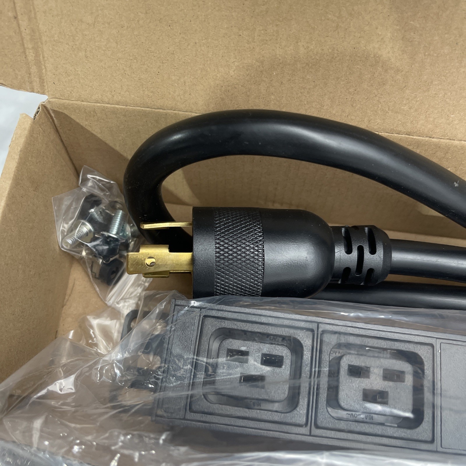 Metered Breaker Surge Protection PDU – 240V, L6-30P, 30A, 7200W 6 (C13) 2 (C19)