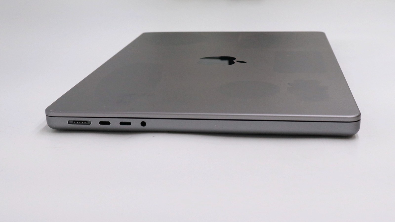 Apple Macbook Pro 14″ M1 Max 10-Core 64GB 1TB – Fair READ DESC