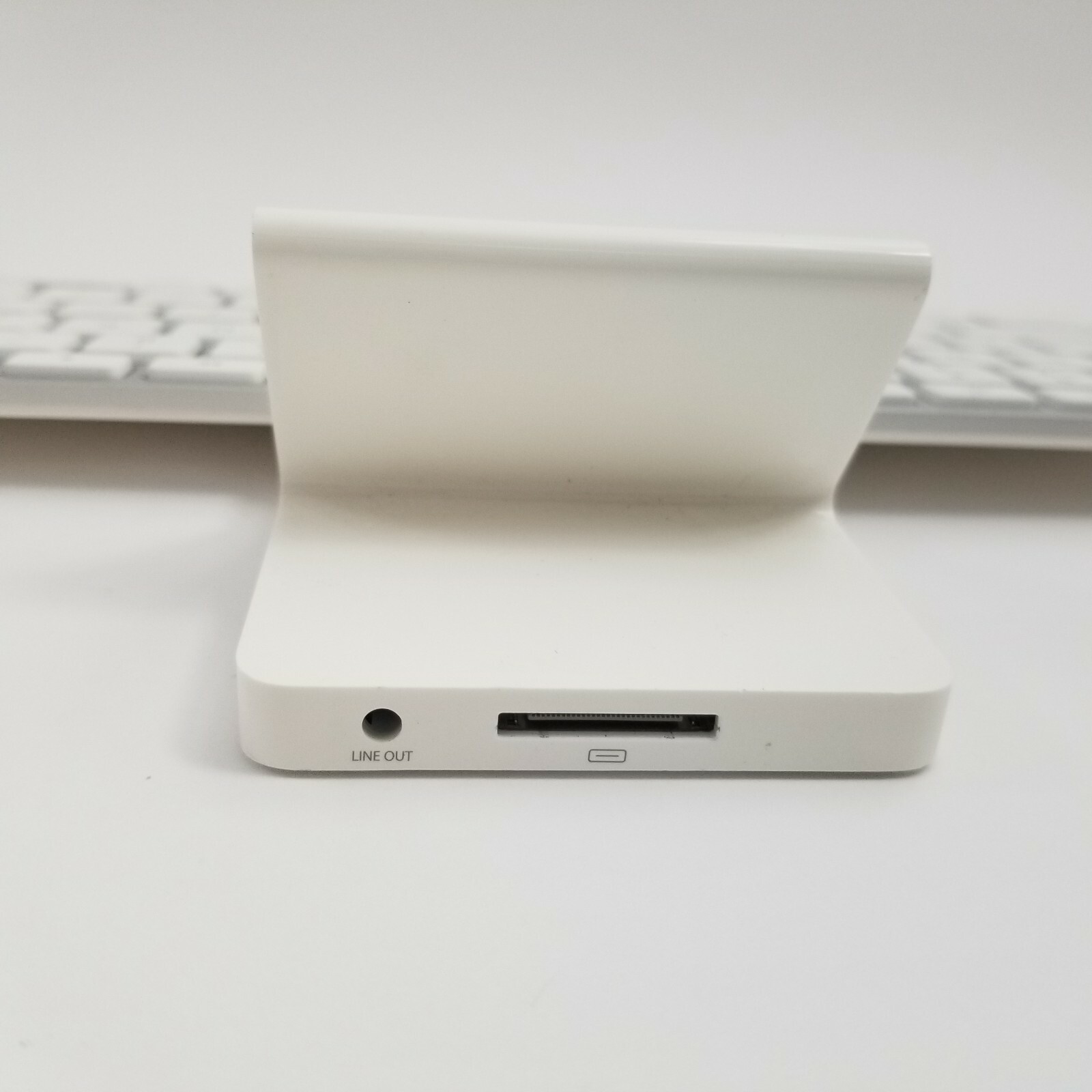 Apple A1359 Keyboard Dock Stand For iPad, iPod & iPhone