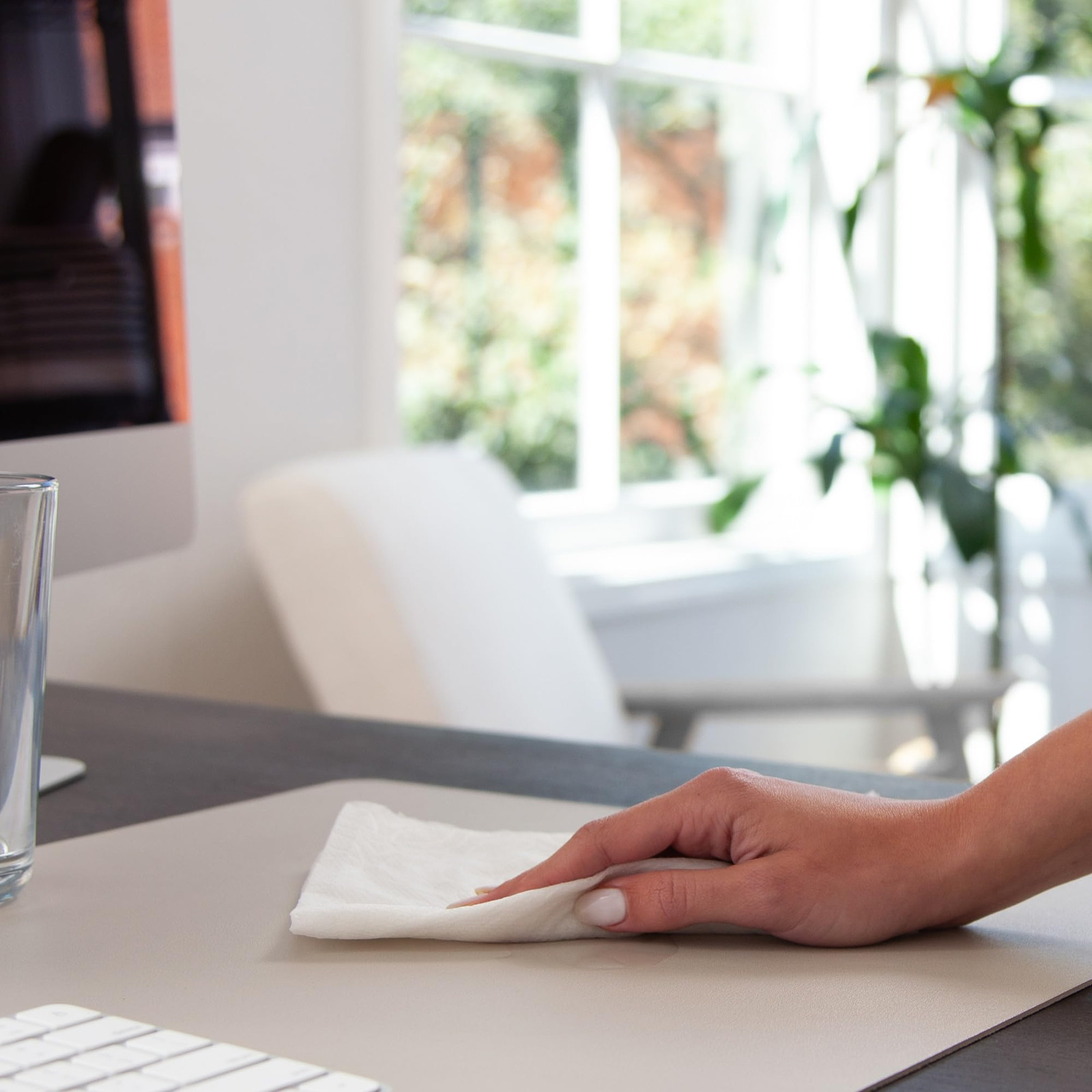 Desk Pad, Vegan Leather Desk Mat with Non-Slip Faux Suede Backing, Perfect De…
