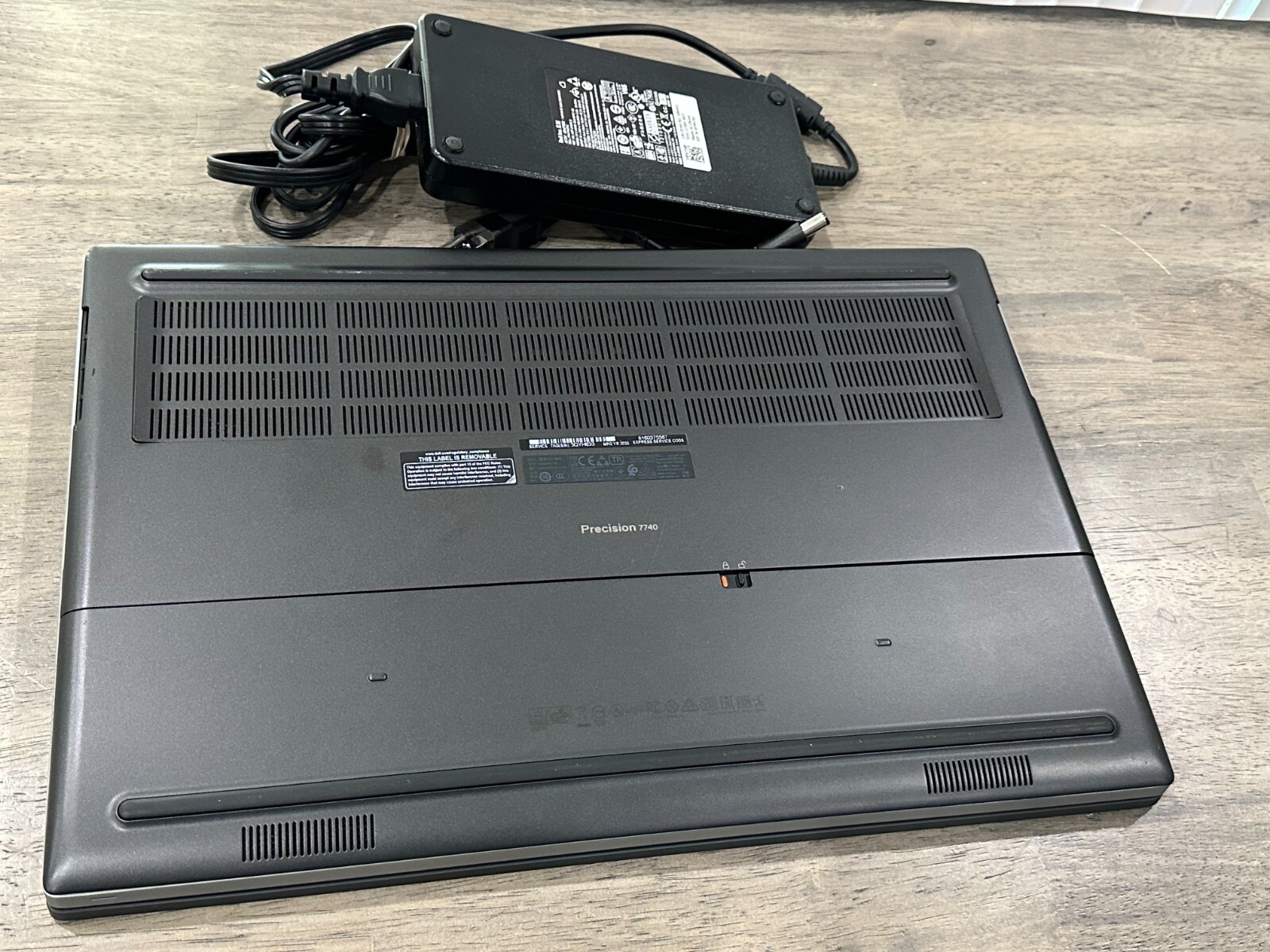 DELL PRECISION 7740 17.3″ i7 9850H 2.6GHz 32GB 1.TB (512GSSDx2) NVIDIA RTX 3000