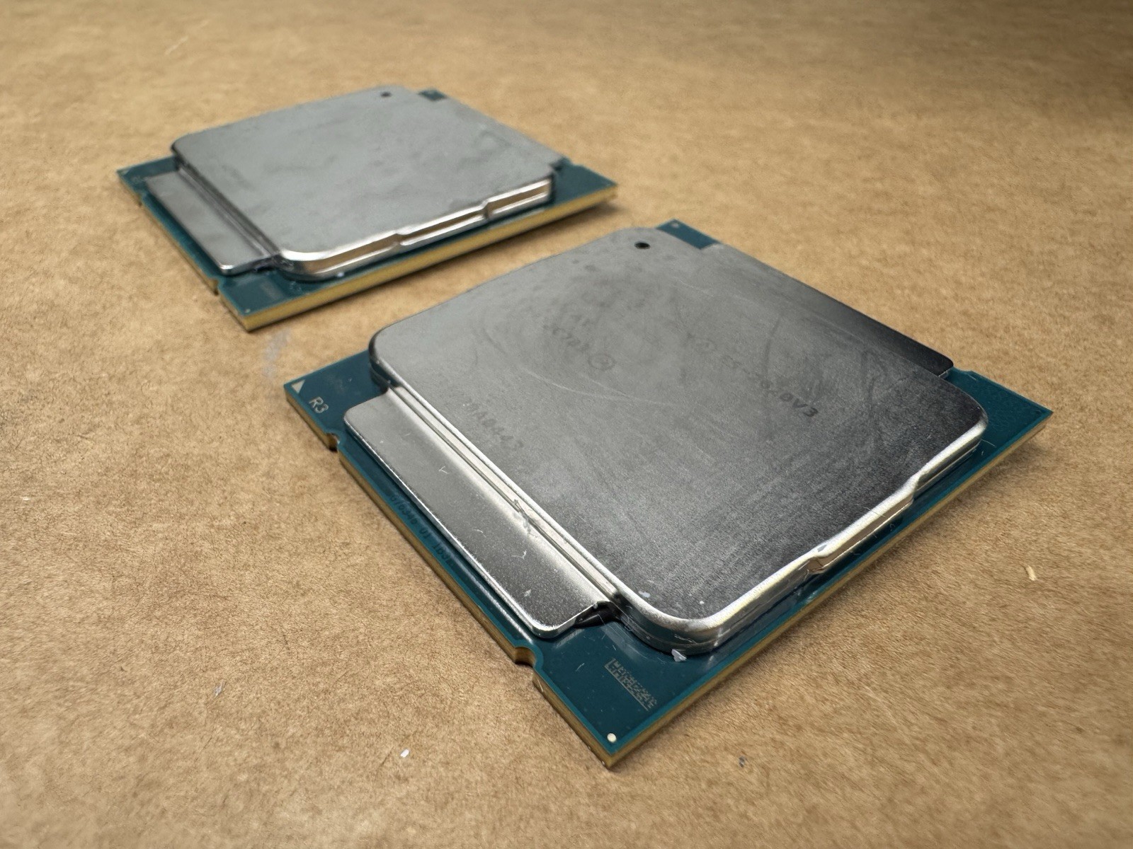 LOT OF 2 INTEL XEON E5-2620 V3 SR207 2.4GHZ 15MB 6 CORE 85W – SERVER PULL