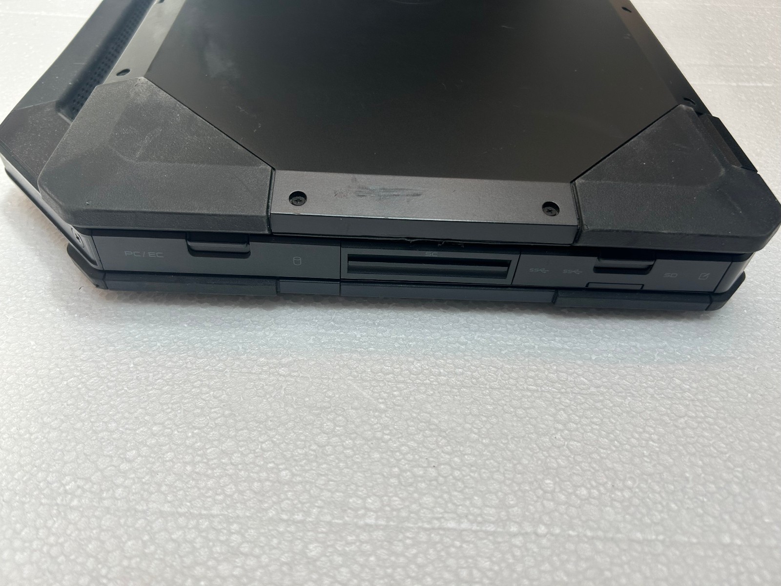 Dell Latitude 5414 Rugged 14″ Touchscreen i7-6600U 2.6GHz 16GB 256GB R7 M360 GFX