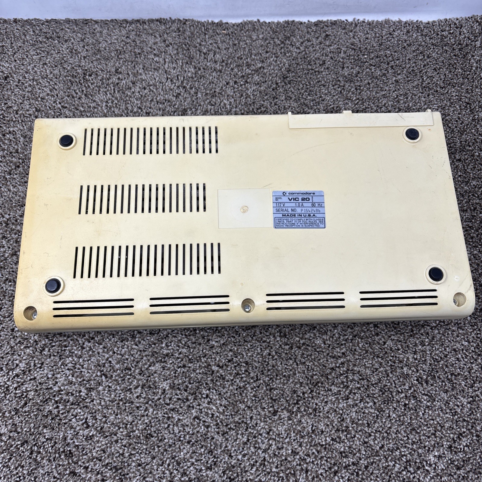 COMMODORE VIC-20 DIN COMPUTER ONLY TESTED AND WORKING READ