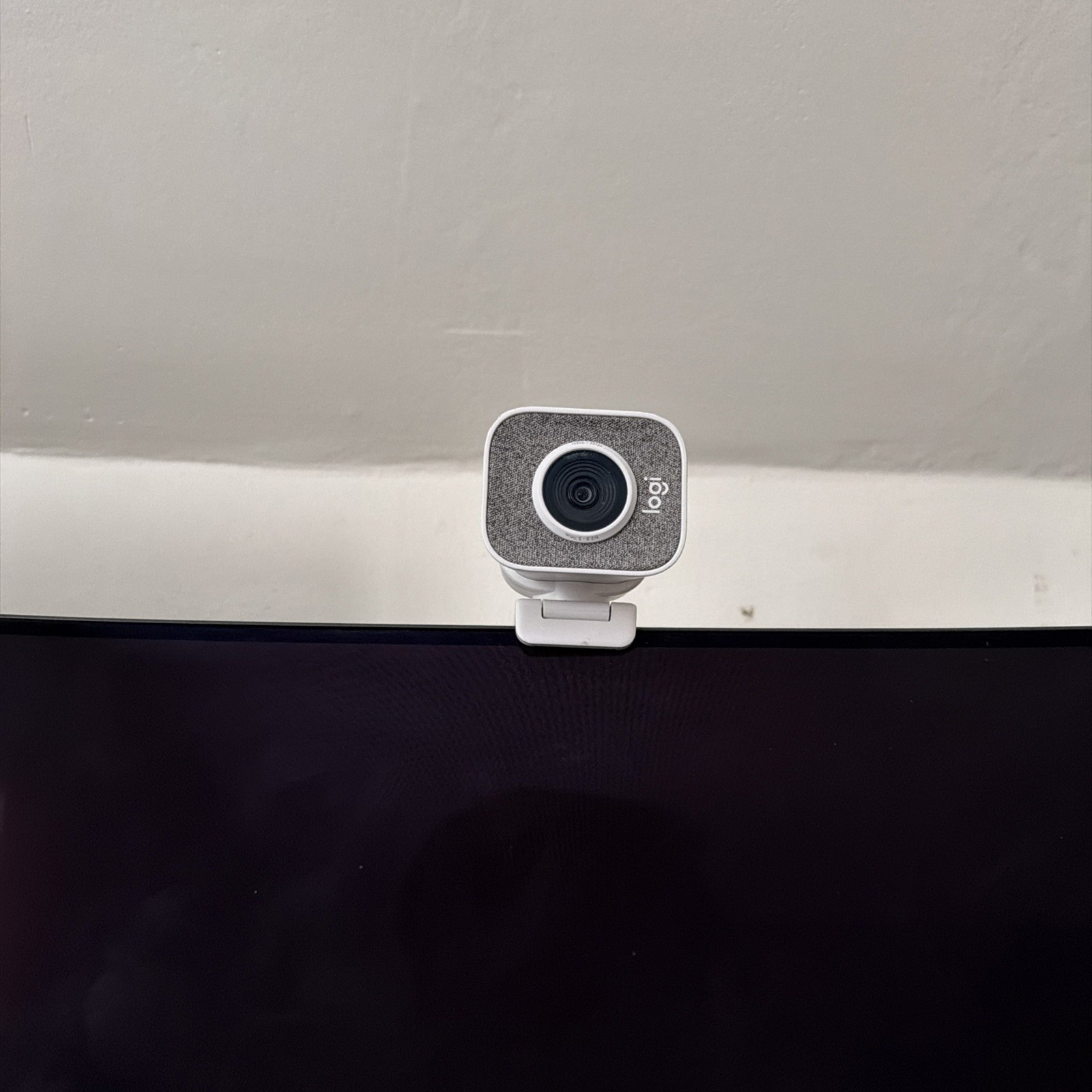 Logitech StreamCam – Full HD 1080p Streaming Webcam in White.