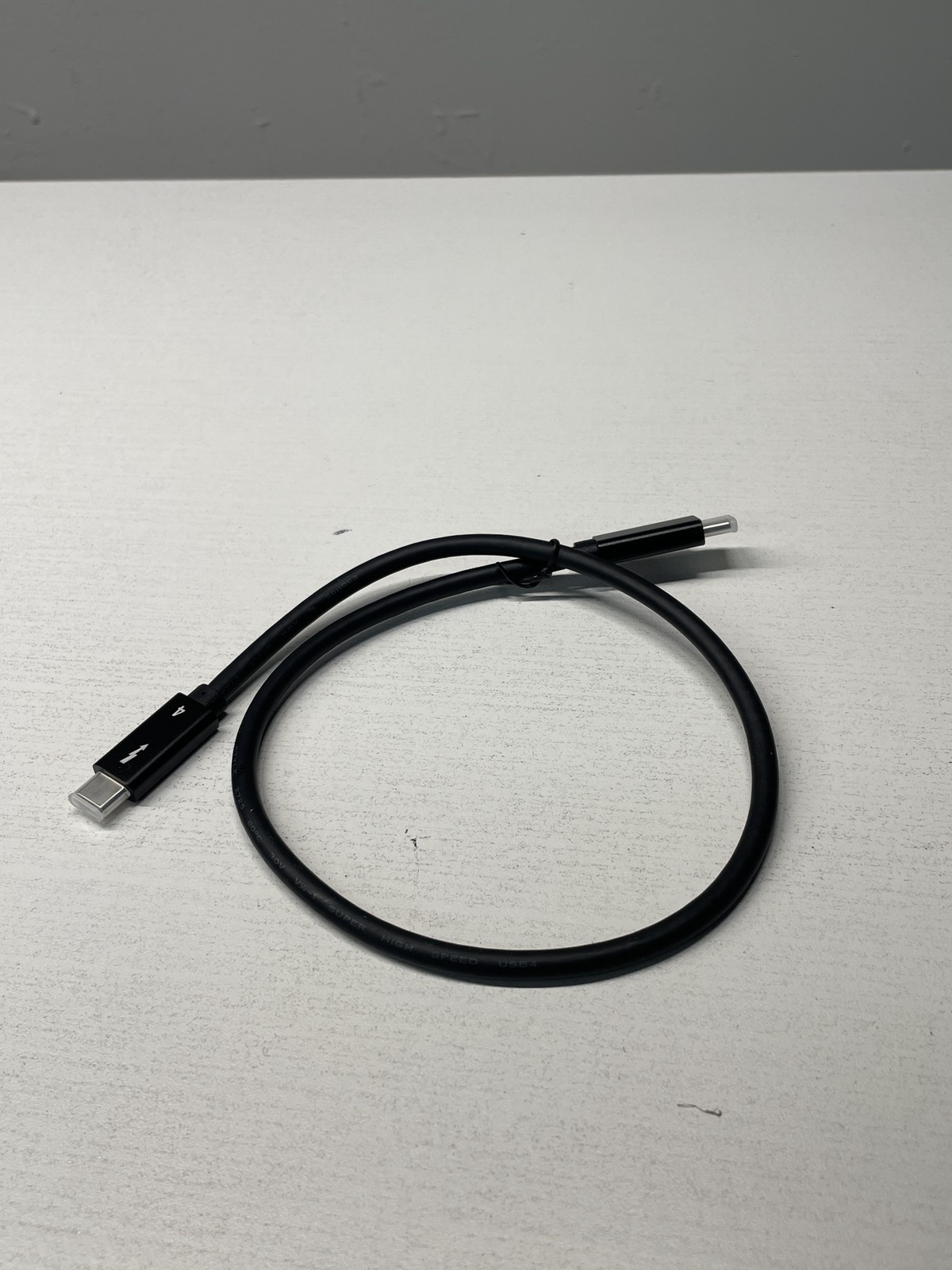 Thunderbolt 4 Cable USB-C 40Gbps 100W Charging Data Cable
