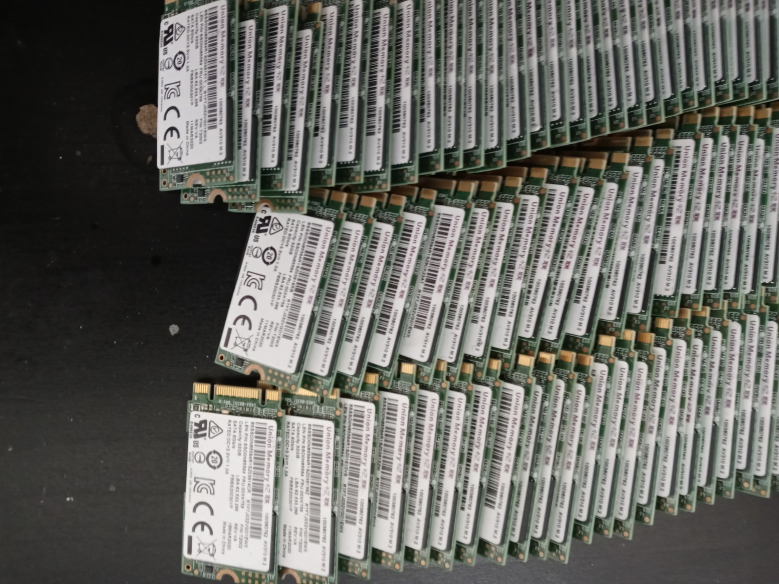 UNION MEMORY SATA 6Gb/s 32GB SOLID STATE DRIVE SSD0N85564 00XK759 LOT OF 127