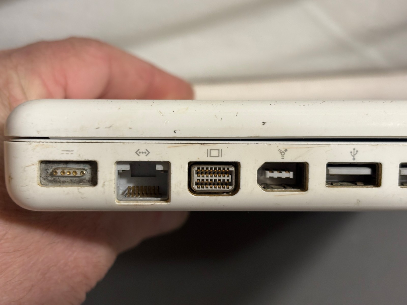 Vtg APPLE 13″ MACBOOK 160GB OS-X Laptop computer A1181 2G RAM 1.83MHz Core Duo